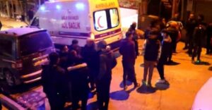 Hakkari’de 2 çocuk annesi evinde boğazı kesilmiş halde bulundu. Cinayet