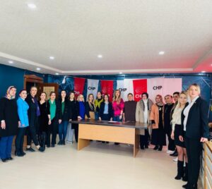 CHP Van İl Kadın Kolları Başkanı Beyhan Aslan ve yönetimi