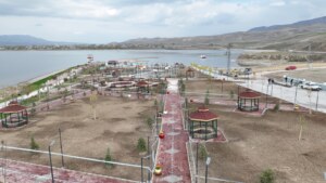 İpekyolu Belediyesi’nin Park Bahçeler Müdürlüğü personelleri, özverili çalışmaları ve kurumun
