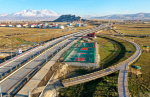 Van Büyükşehir Belediyesi’nin, mega projelerinden olan Sahil Yolu ve 1100