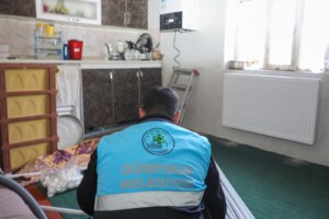Van’ın Gürpınar Belediyesi tarafından maddi yetersizliklerinden dolayı doğalgazı evine bağlayamayan 42