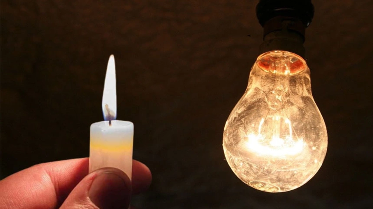 Van’da özellikle son günlerde yaşanan elektrik kesintileri vatandaşları mağdur ediyor.